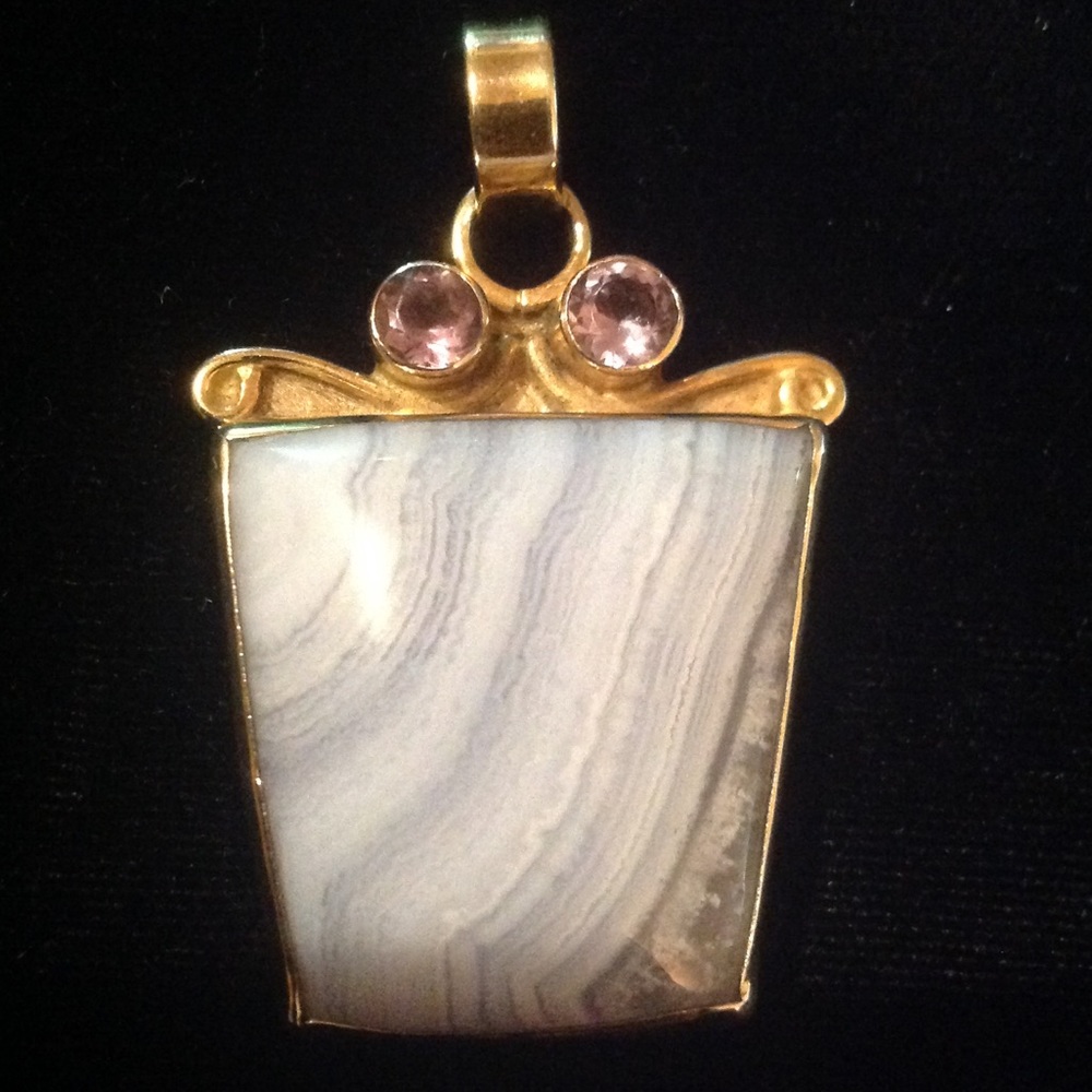 Women's vintage pendant